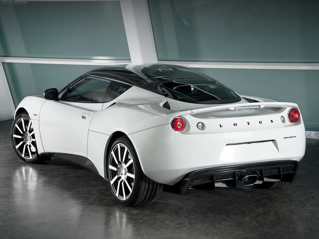Lotus Evora Carbon Concept (2010) – zadní tříčtvrteční pohled