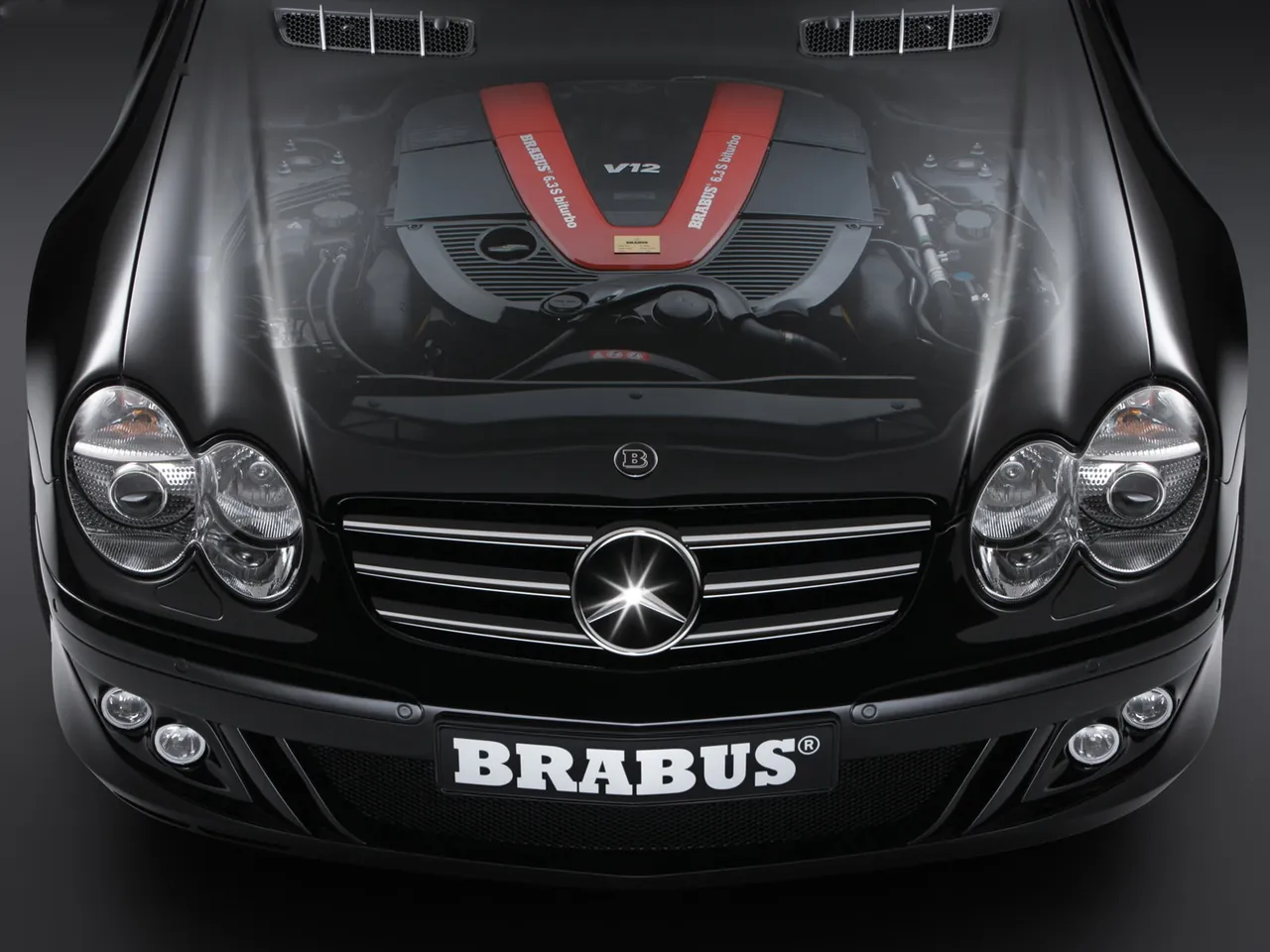 Brabus SV12 S Biturbo Roadster (2006) – motorový prostor