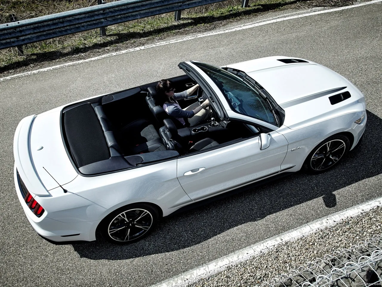 Ford Mustang (2016) – zadní pohled