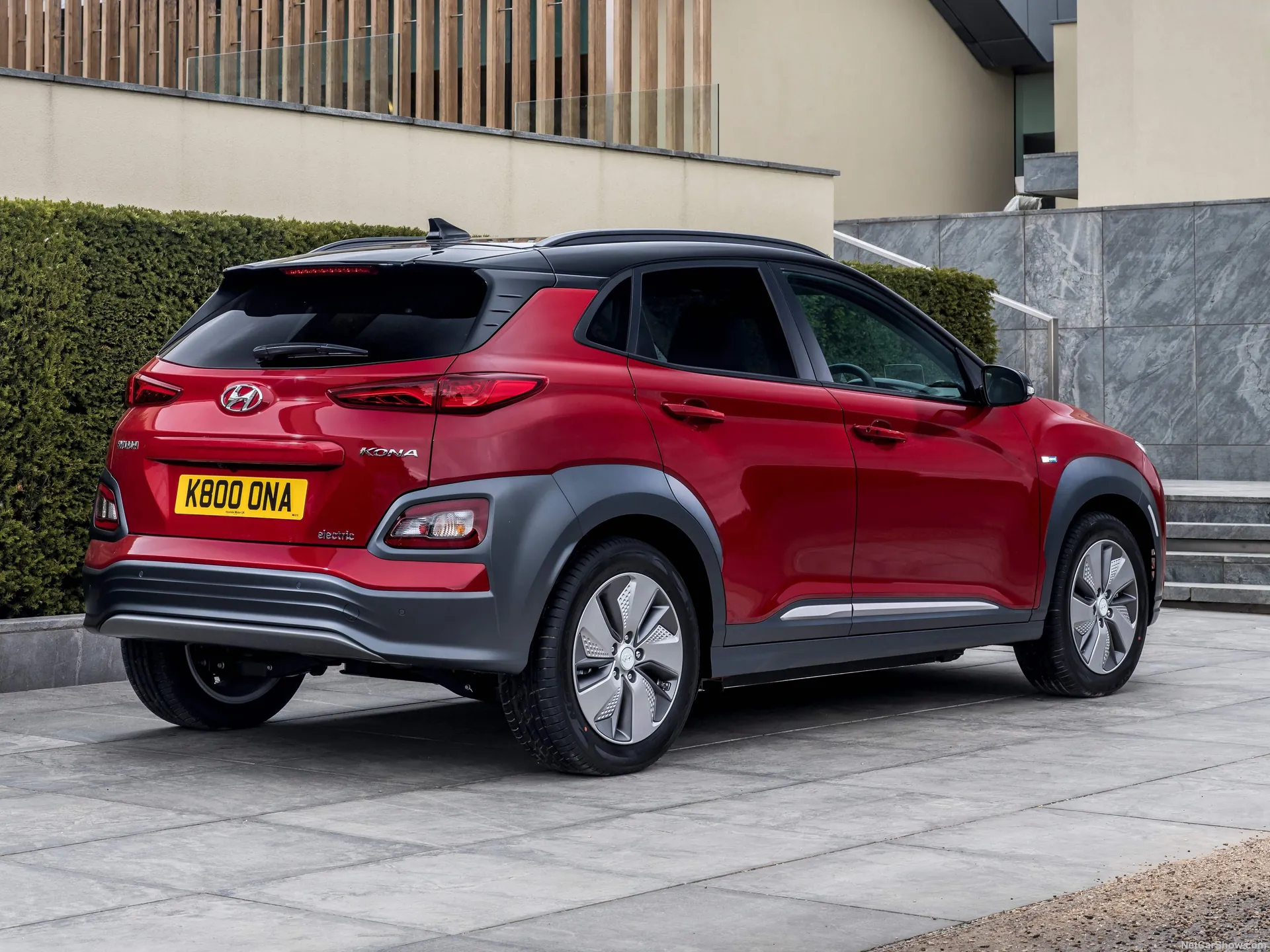 Hyundai Kona Electric (2018) – zadní tříčtvrteční pohled