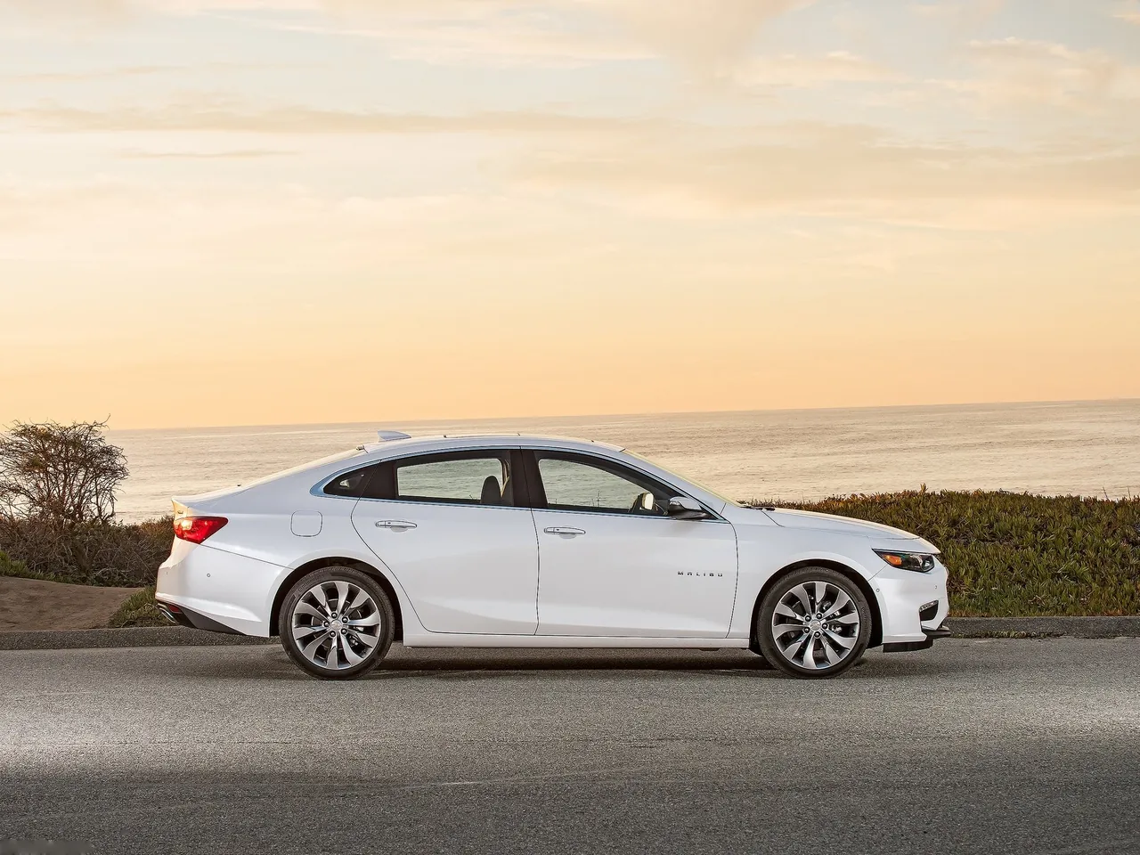 Chevrolet Malibu (2016) – boční profil