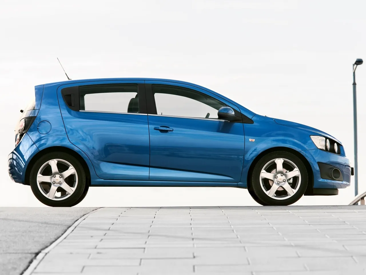 Chevrolet Aveo (2011) – boční profil