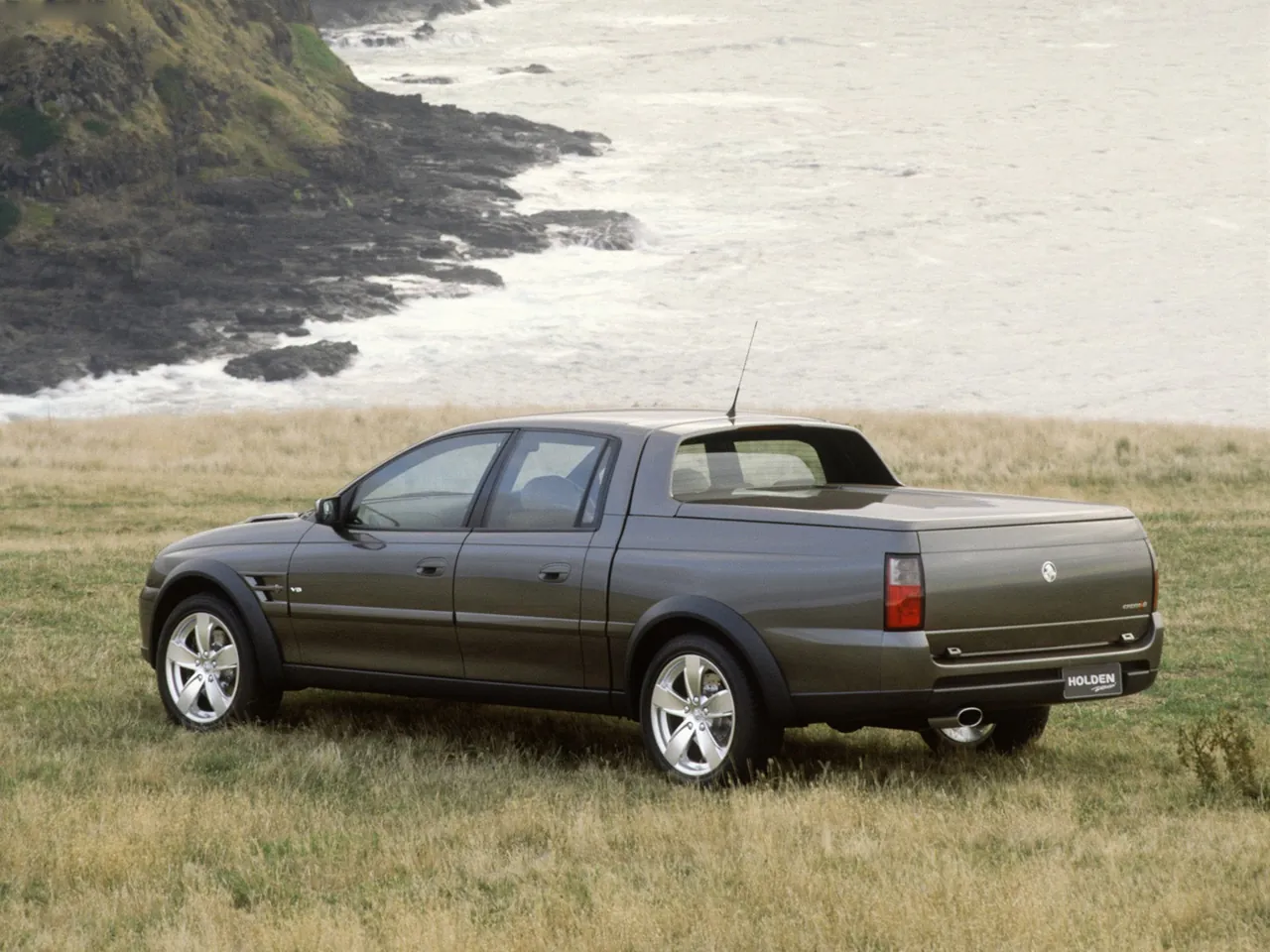 Holden Cross 8 Concept (2002)