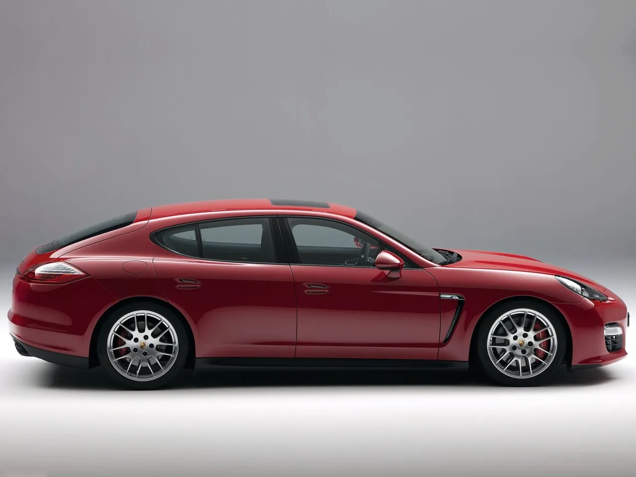 Porsche Panamera GTS (2012) – boční profil