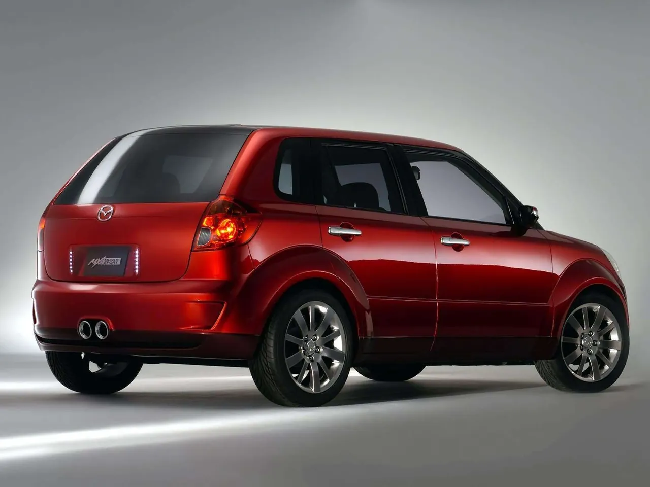 Mazda MXMicro Sport Concept (2004) – zadní tříčtvrteční pohled