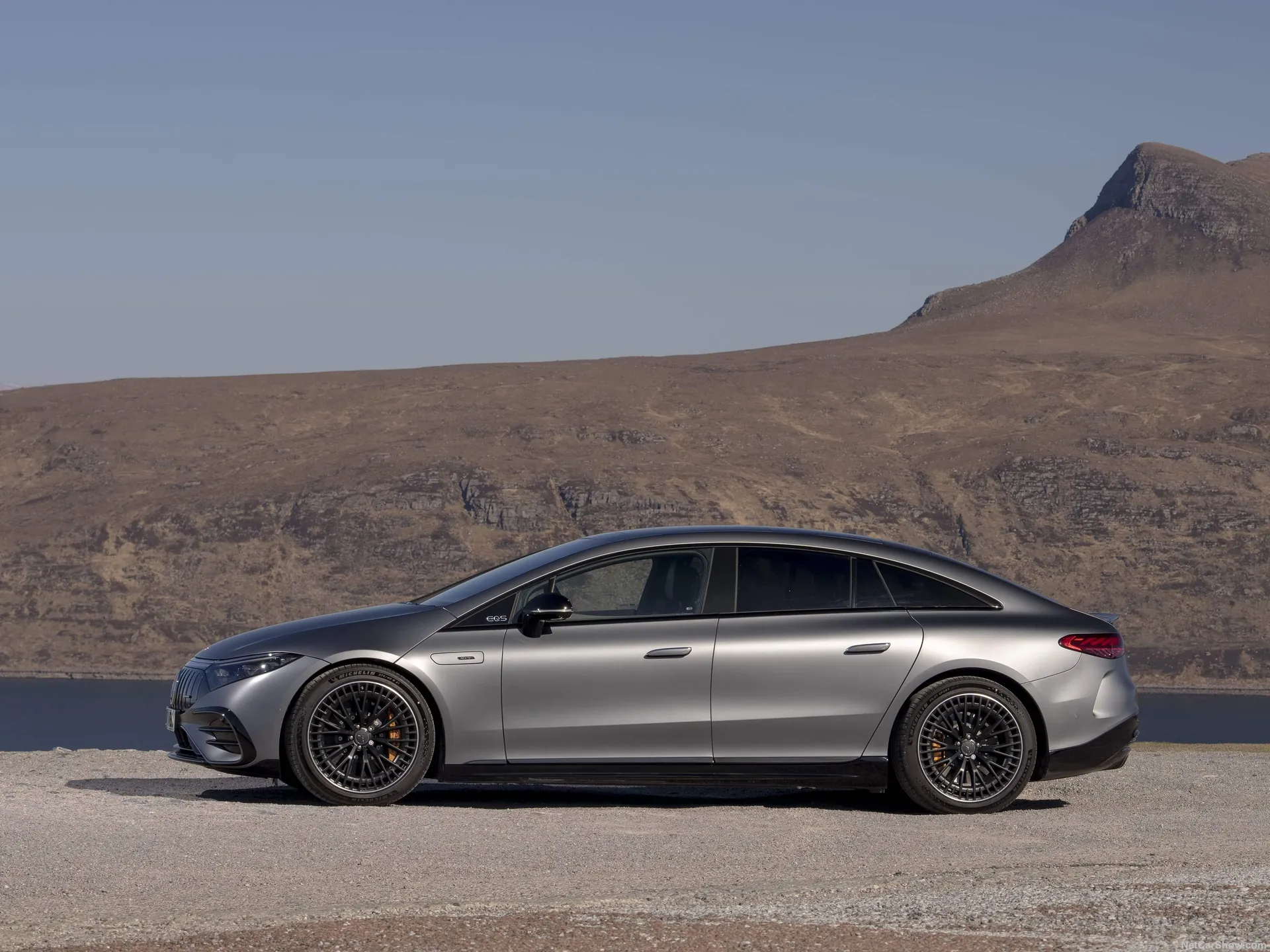 Mercedes-Benz EQS 53 AMG [UK] (2022) – boční profil