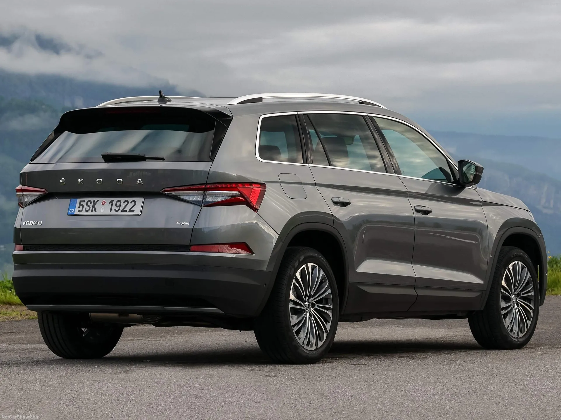 Skoda Kodiaq (2021) – zadní tříčtvrteční pohled