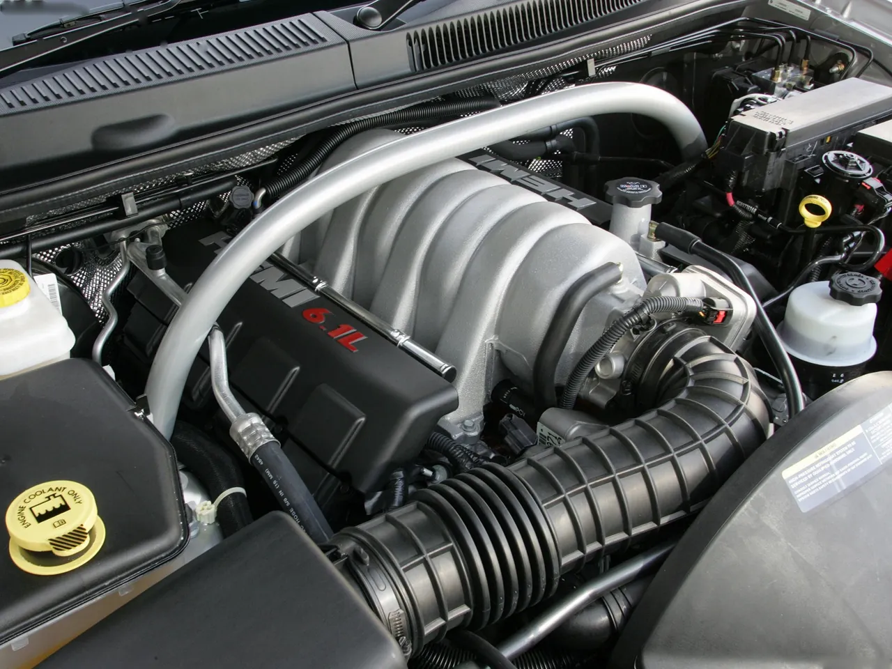 Jeep Grand Cherokee SRT-8 [UK] (2007) - Engine Bay