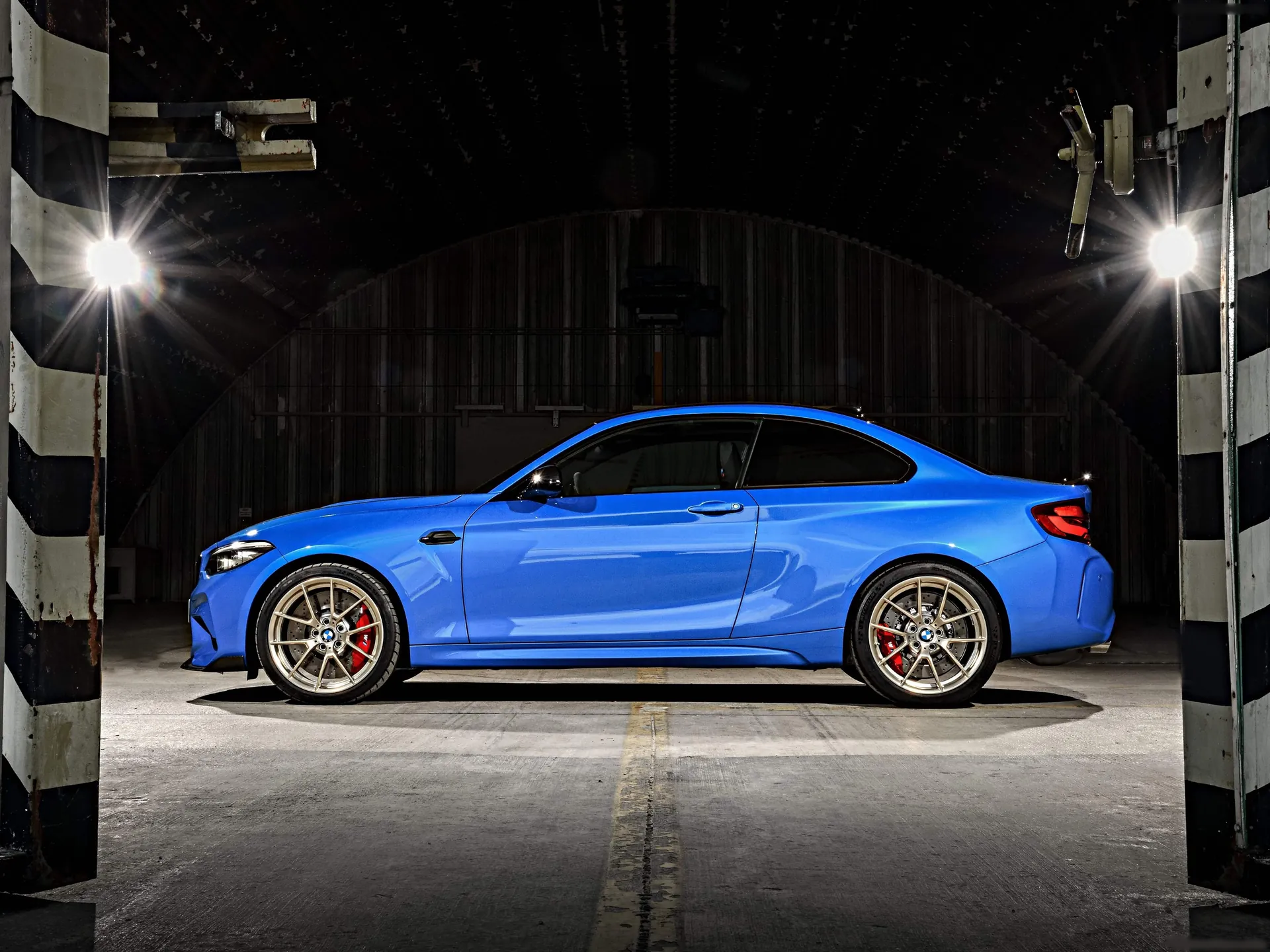BMW M2 CS (2020) – boční profil
