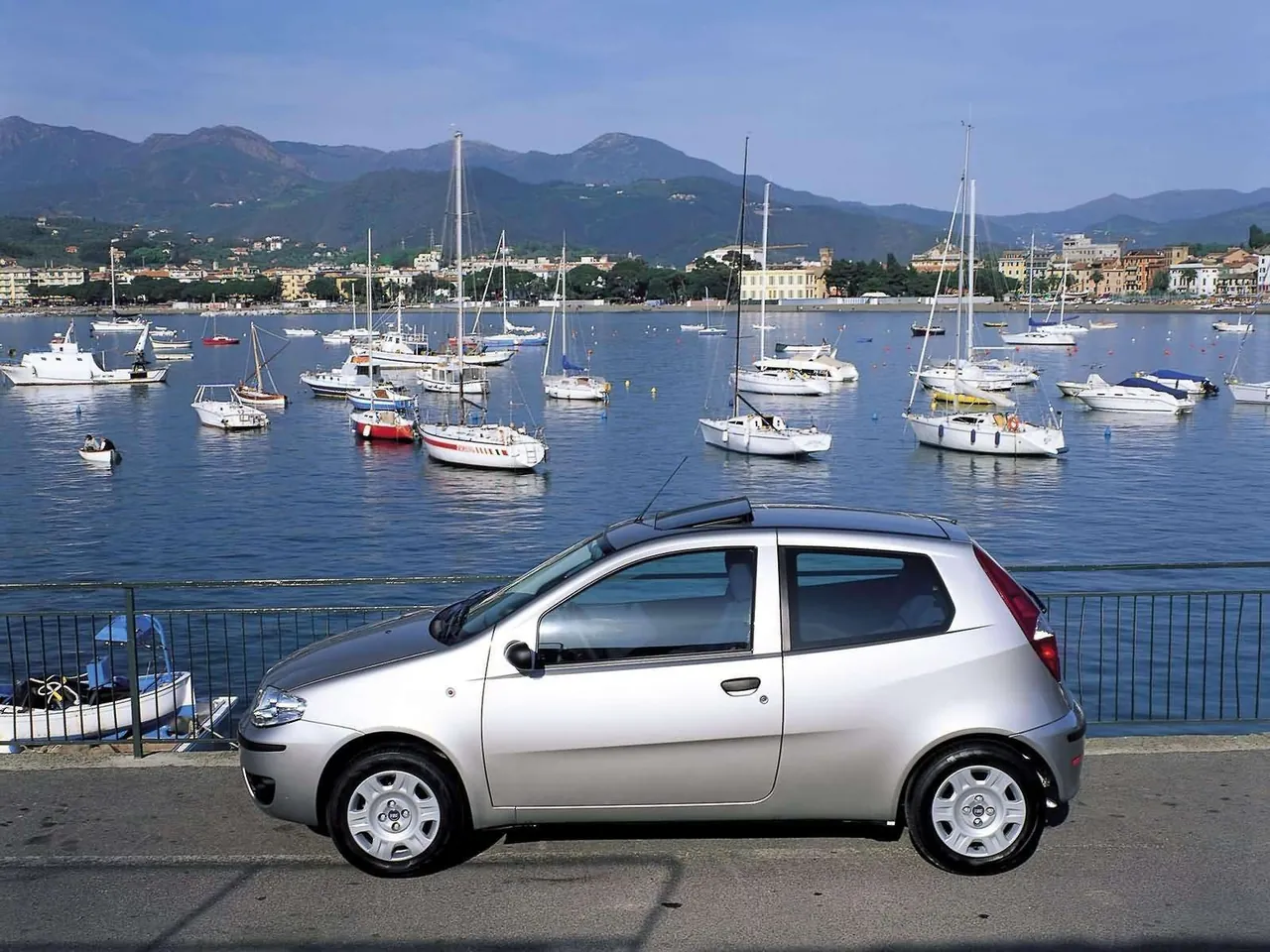 Fiat Punto Active (2003) – boční profil