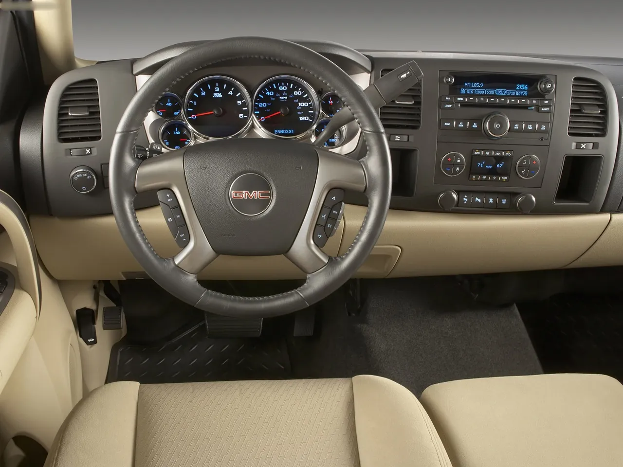 GMC Sierra (2007) – interiér
