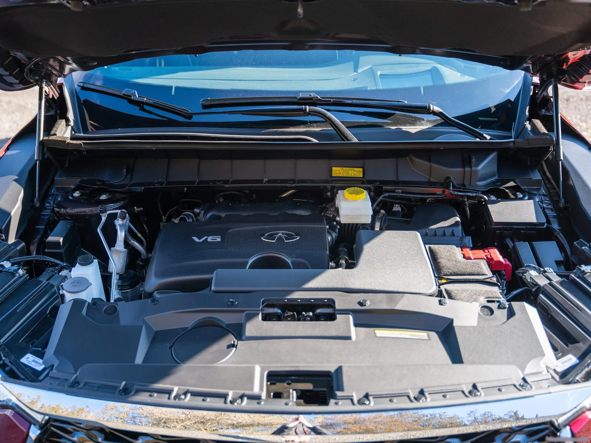 Infiniti QX60 (2022) – motorový prostor