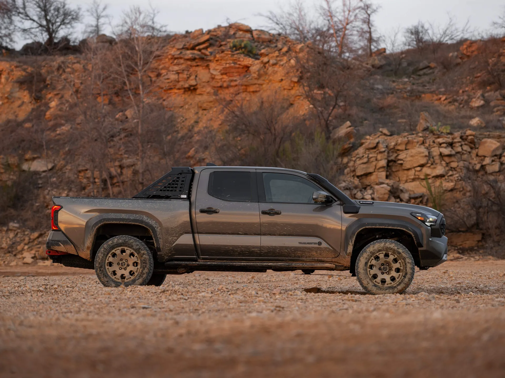 Toyota Tacoma i-FORCE MAX TrailHunter (2024) – boční profil