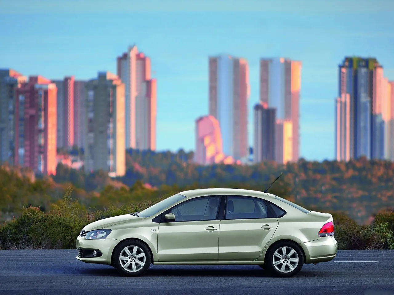 Volkswagen Polo Saloon (2011) - Side Profile