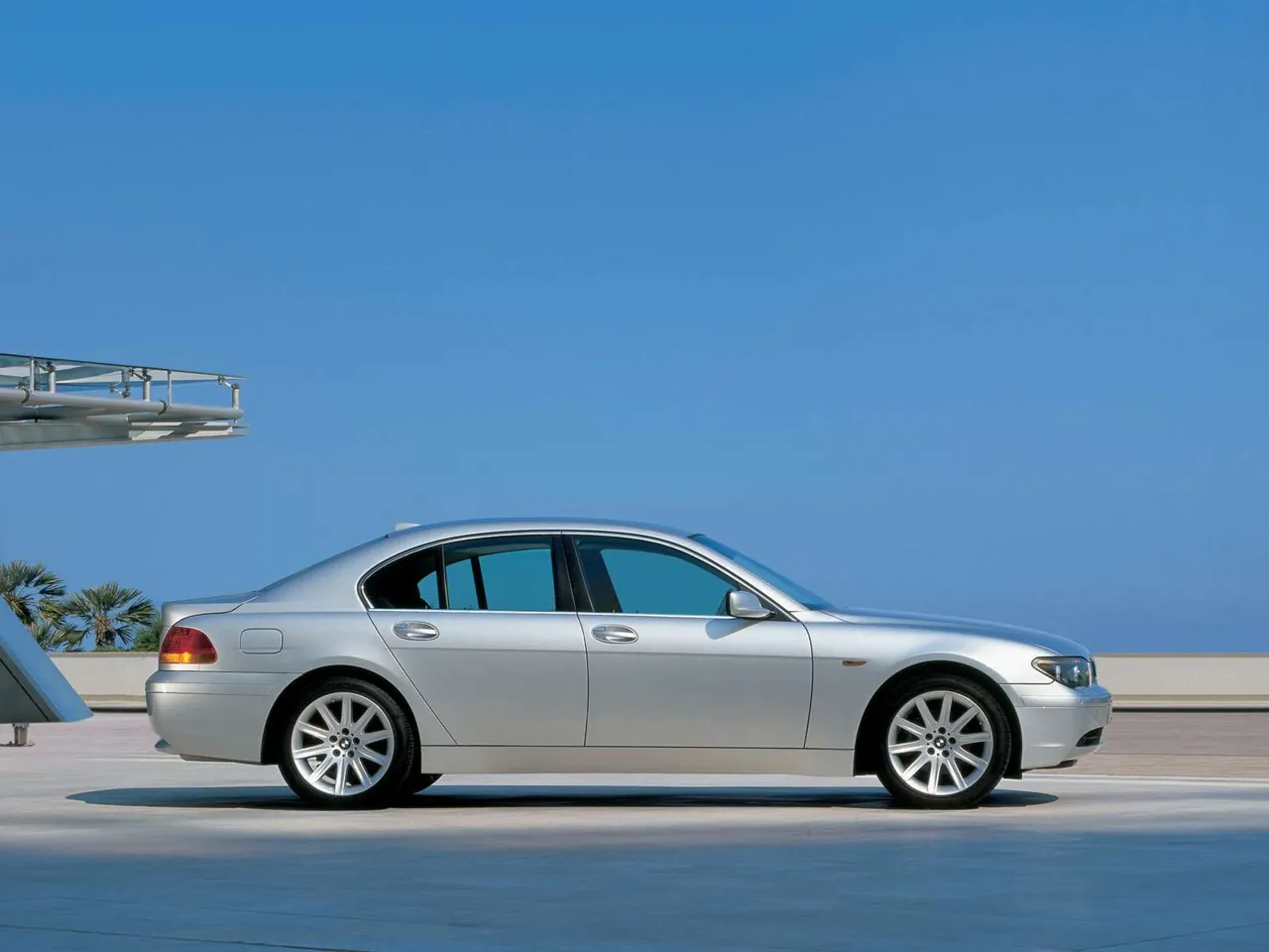 BMW 7 Series (2002) – boční profil