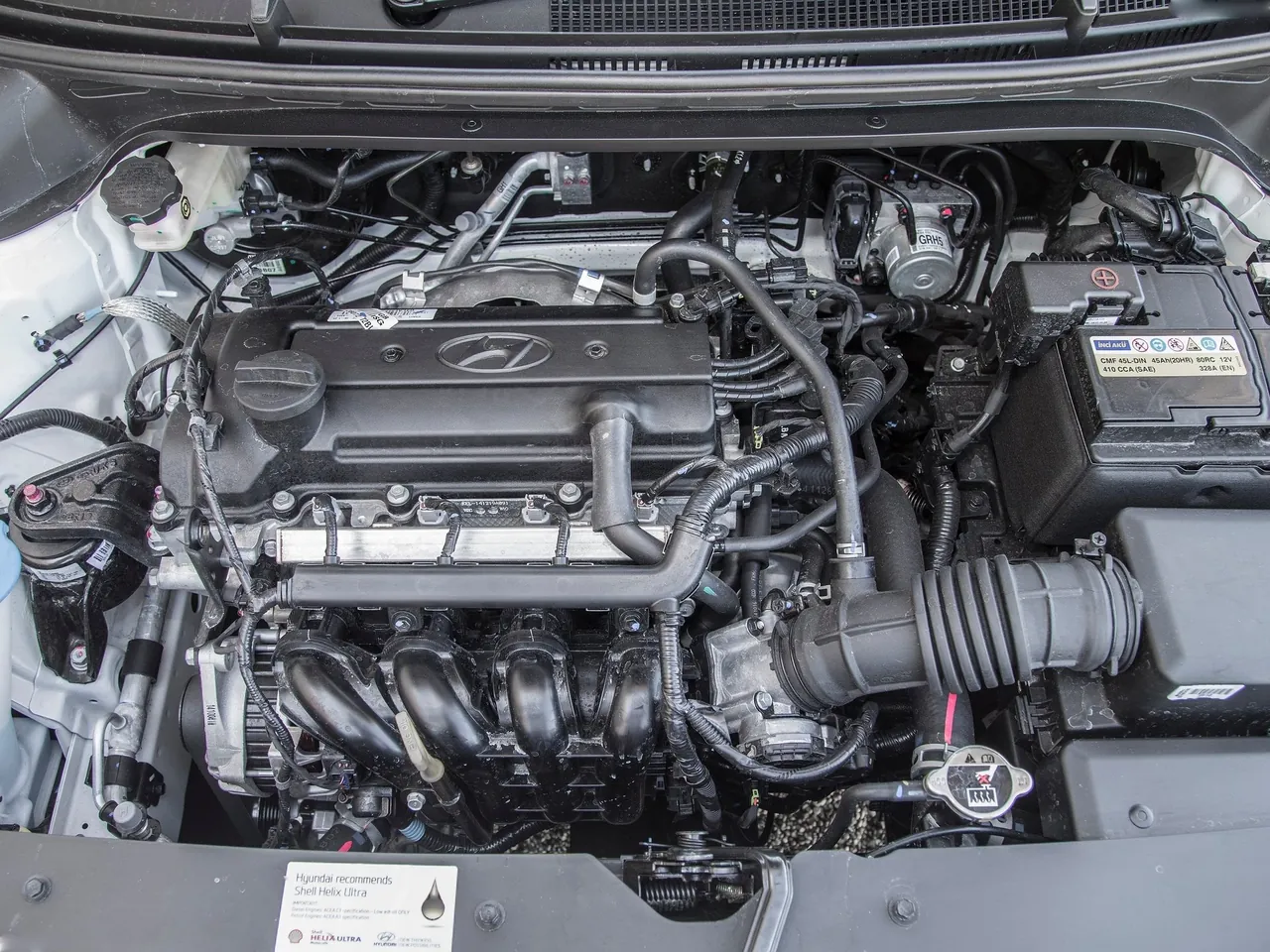 Hyundai i20 Coupe (2015) – motorový prostor