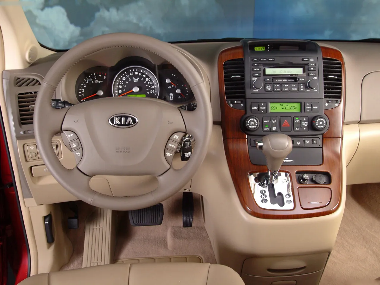 Kia Sedona (2006) – interiér