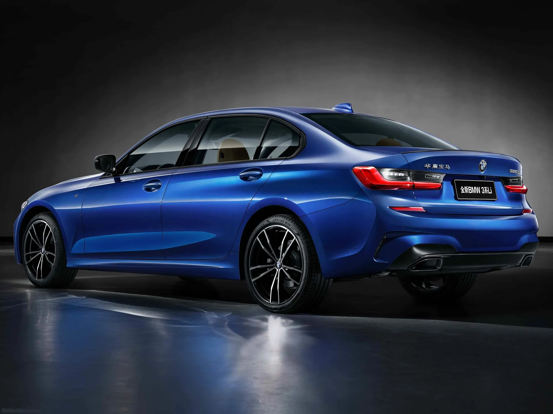BMW 3-Series Long Wheelbase (2020) – zadní tříčtvrteční pohled