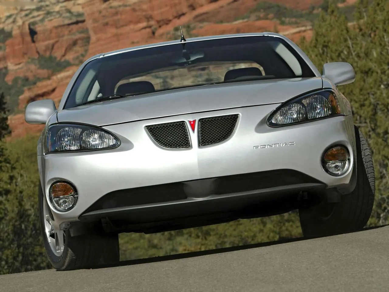 Pontiac Grand Prix GTP (2004) – zepředu