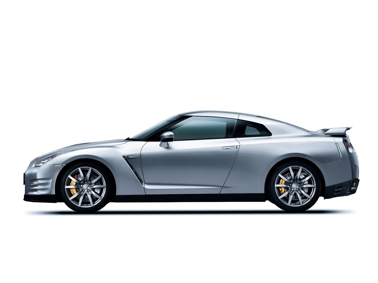 Nissan GT-R (2011) – boční profil
