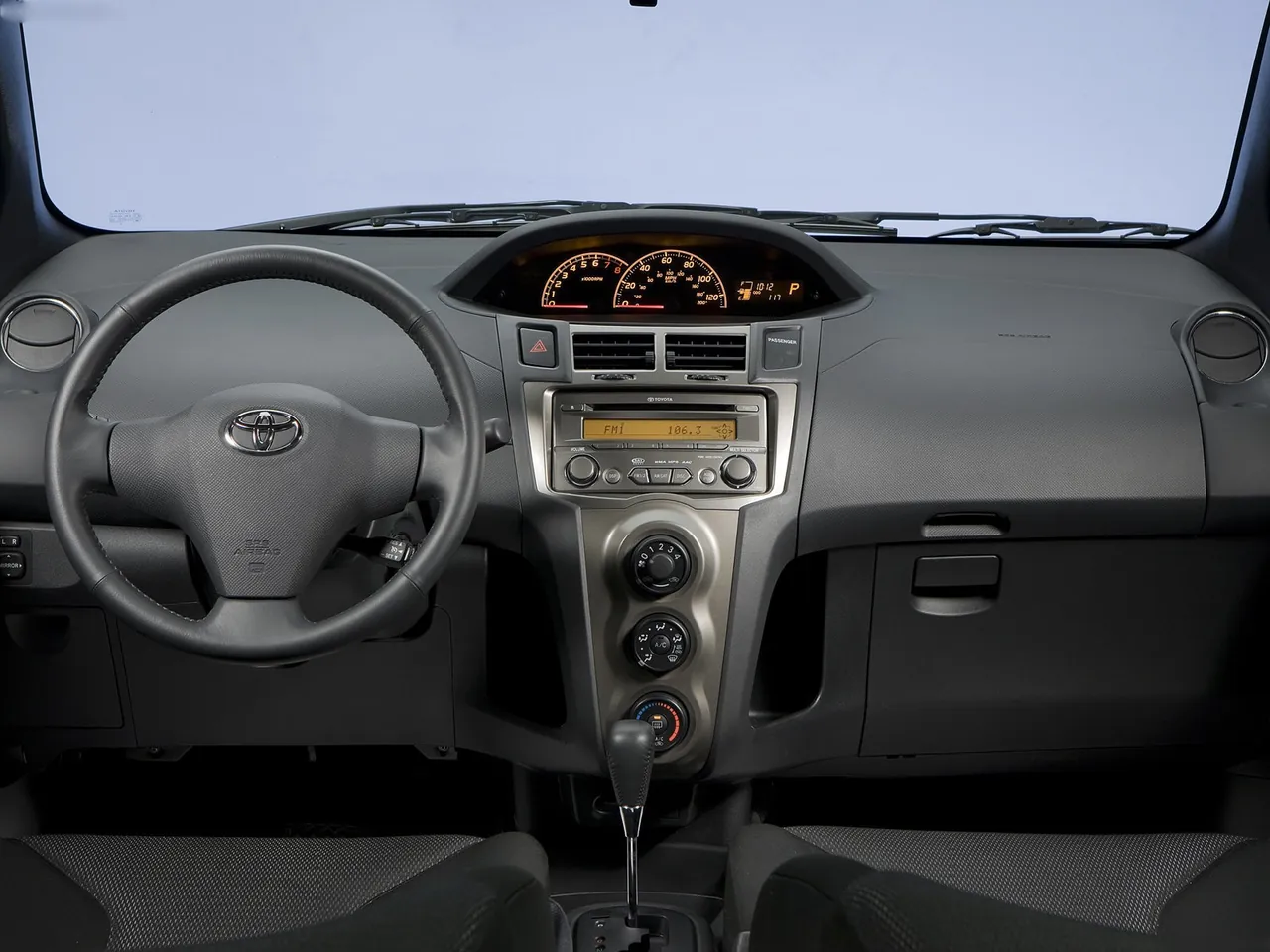 Toyota Yaris 5-door (2009) – interiér