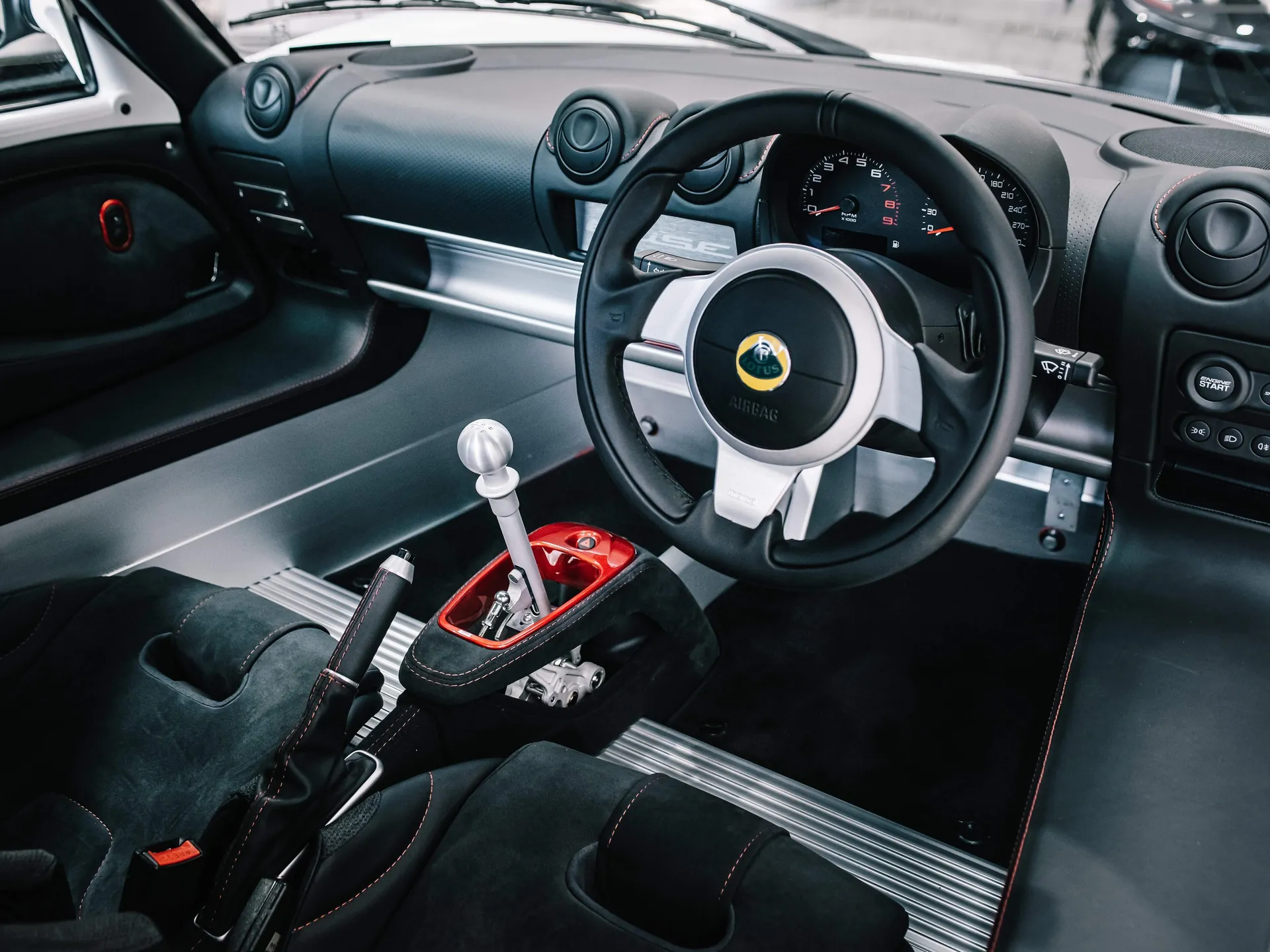 Lotus Elise Cup 250 Bathurst Edition (2020) – interiér