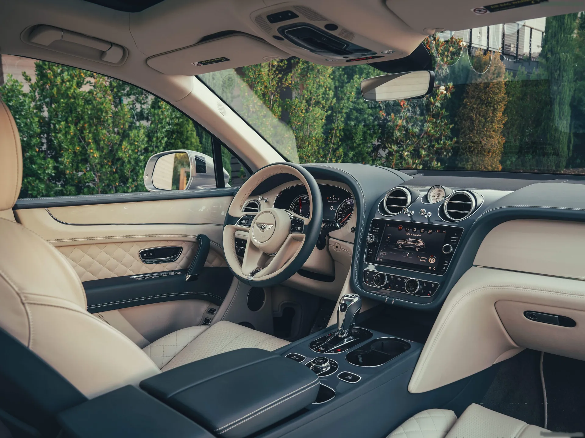 Bentley Bentayga Hybrid (2019) – interiér