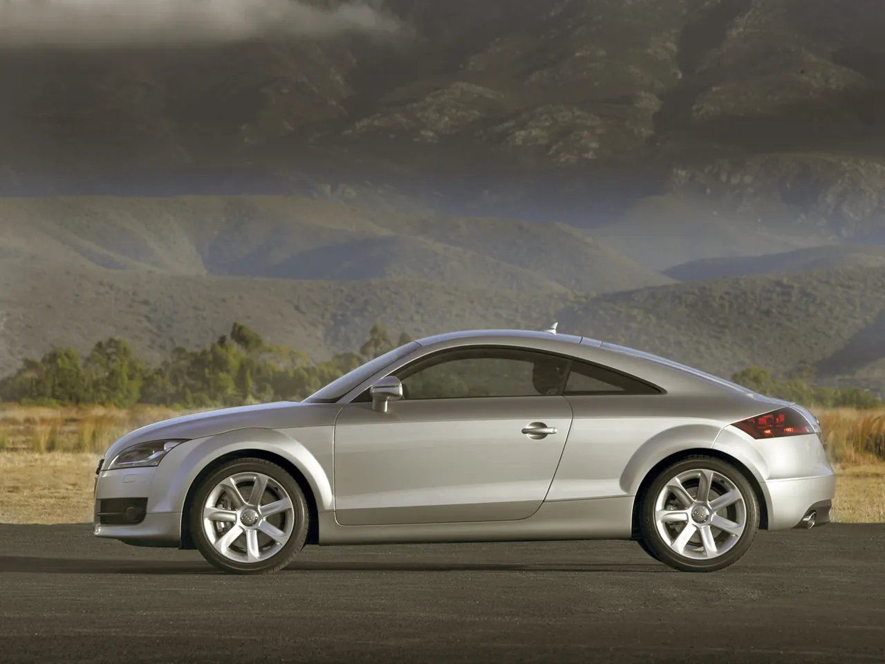 Audi TT Coupe (2007) – boční profil