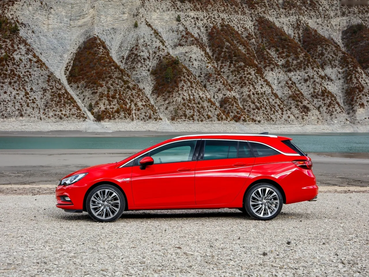 Vauxhall Astra Sports Tourer (2016) – boční profil