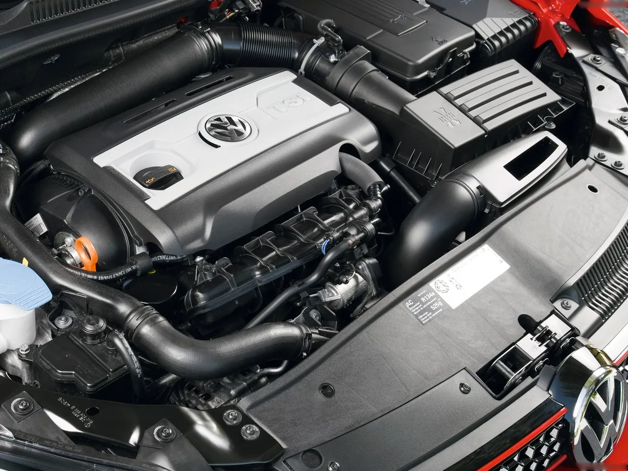 Volkswagen Golf GTI (2010) - Engine Bay