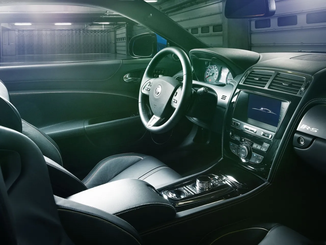 Jaguar XKR-S (2012) – interiér