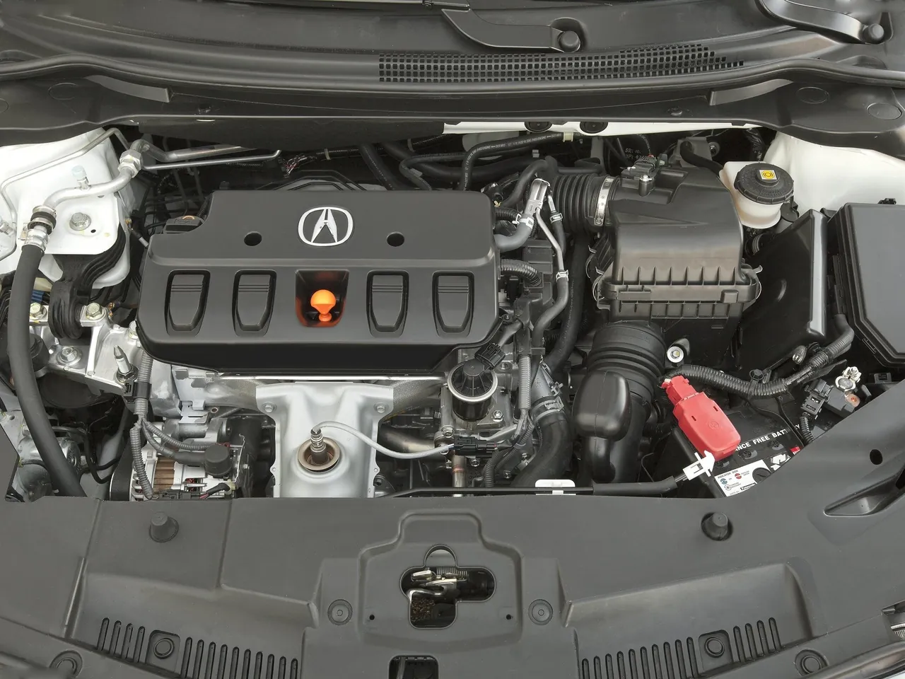 Acura ILX (2013) – motorový prostor