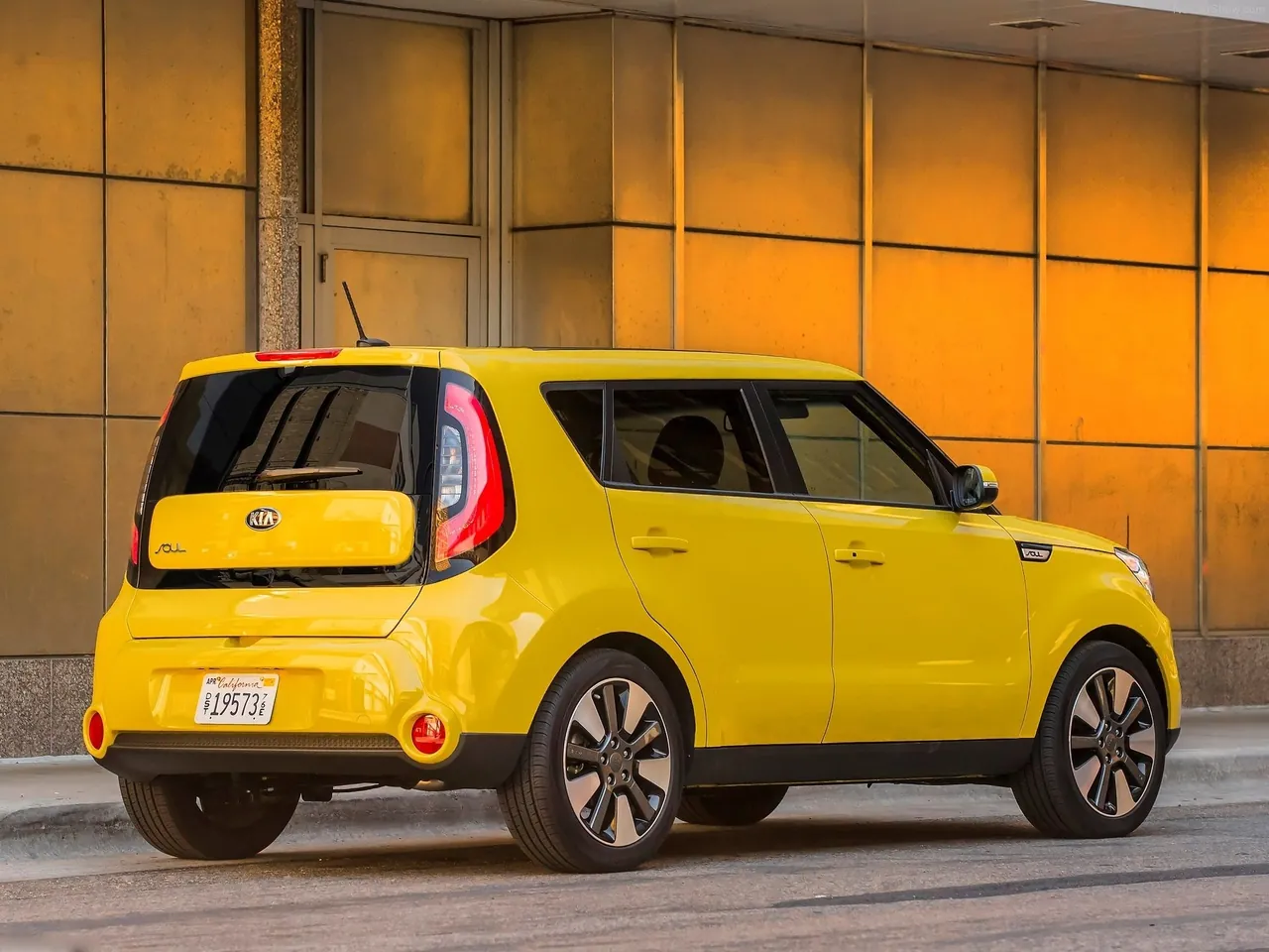 Kia Soul (2014) – zadní tříčtvrteční pohled