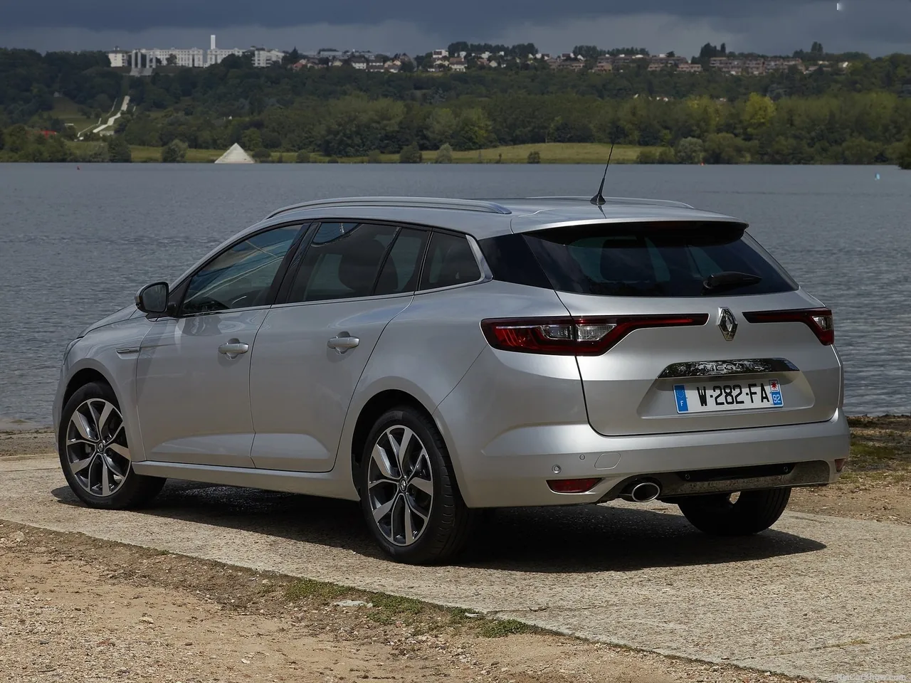 Renault Megane Estate (2017) – zadní tříčtvrteční pohled