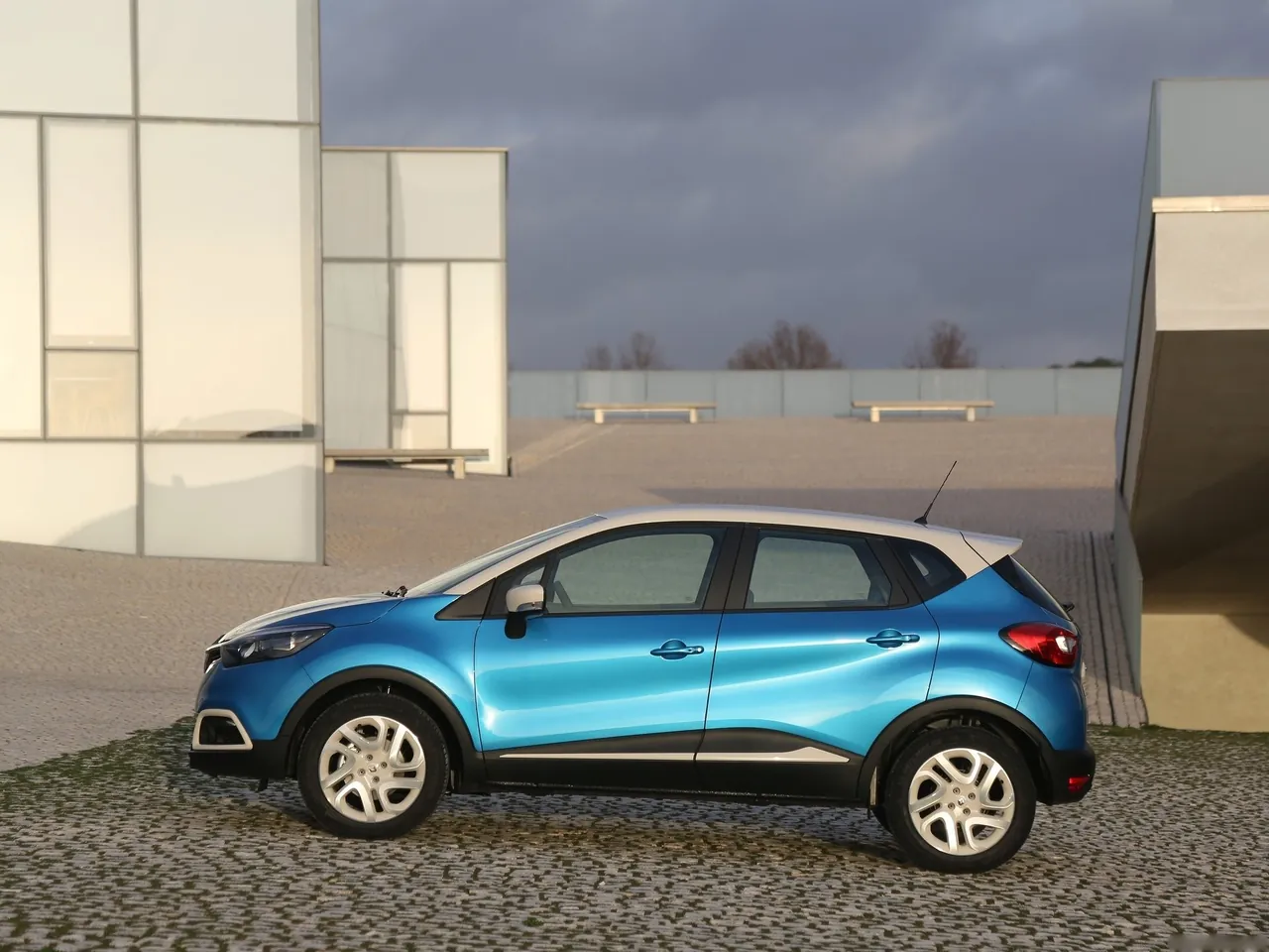 Renault Captur (2014) – boční profil