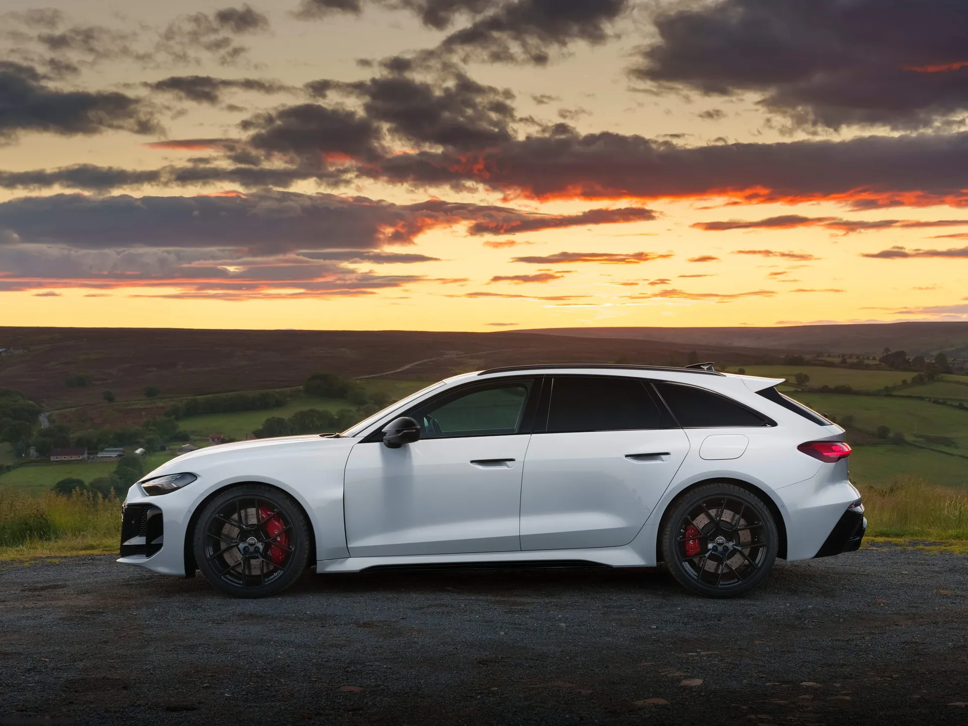Audi RS5 Avant [UK] (2027) – boční profil