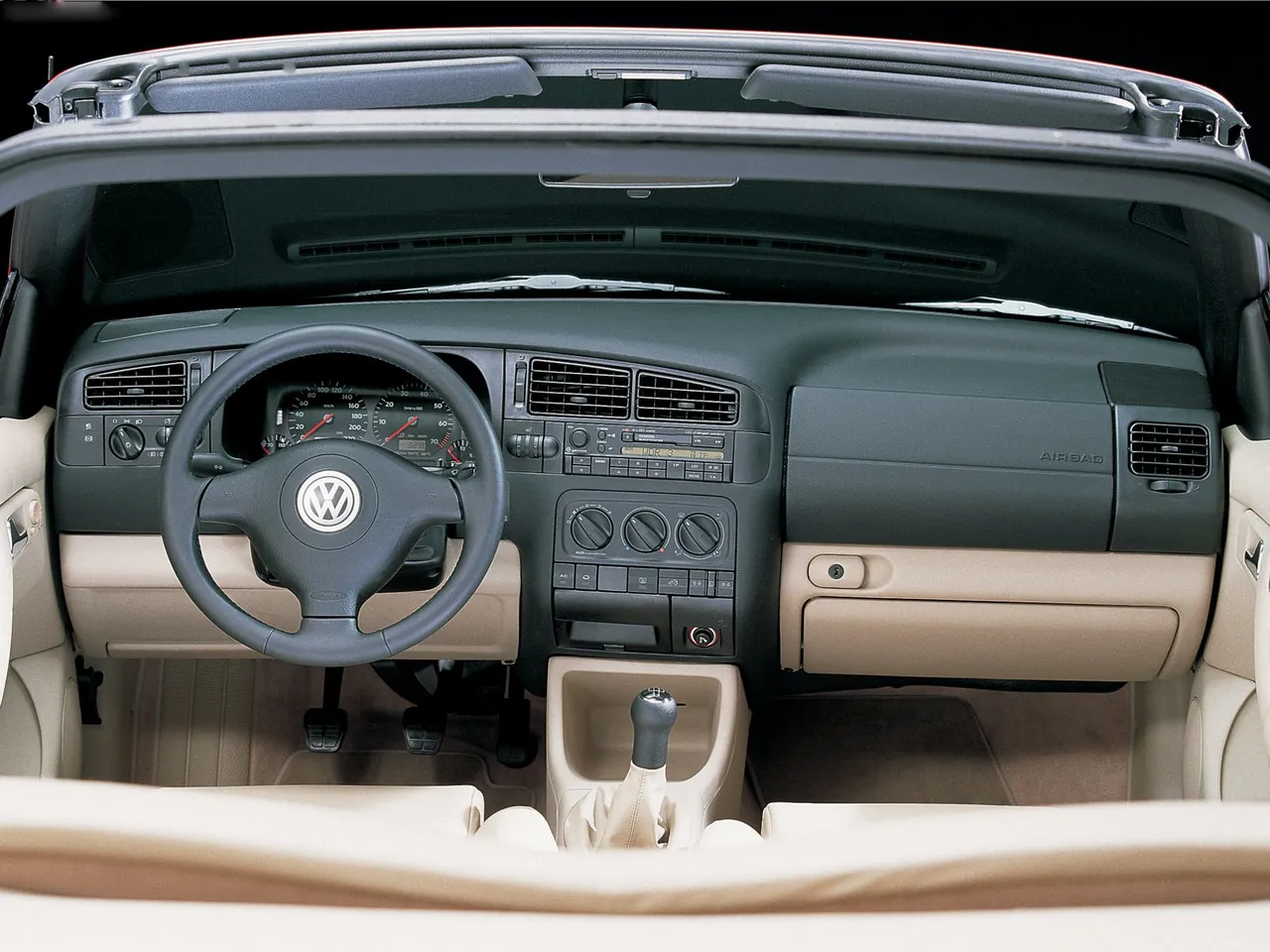 Volkswagen Golf Cabriolet (1998) - Interior