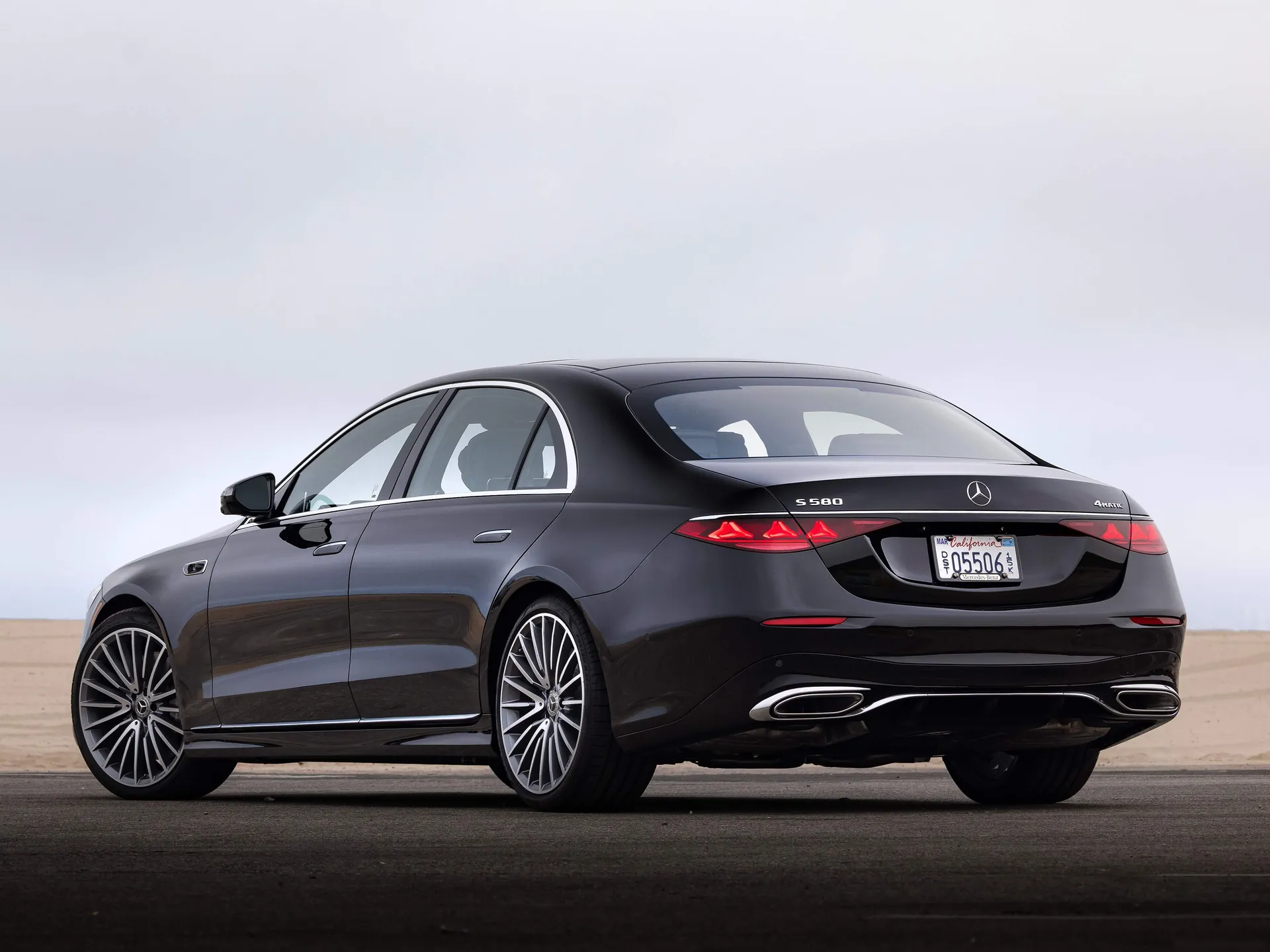 Mercedes-Benz S580 4Matic Maybach [US] (2027) – zadní tříčtvrteční pohled