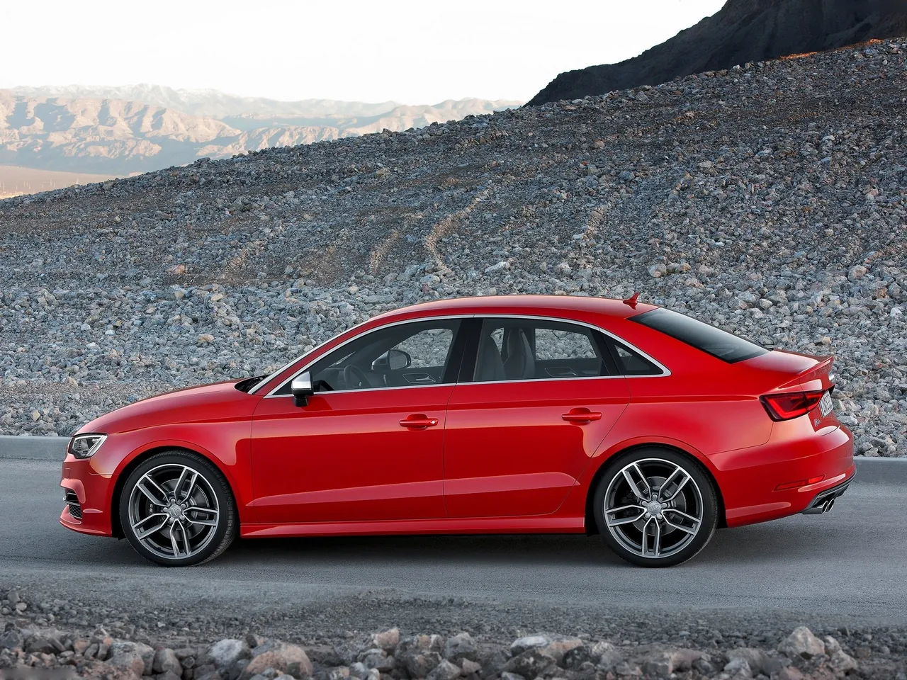 Audi S3 Sedan (2015) – boční profil