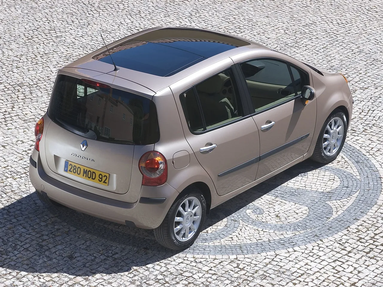 Renault Modus (2004) – zadní tříčtvrteční pohled
