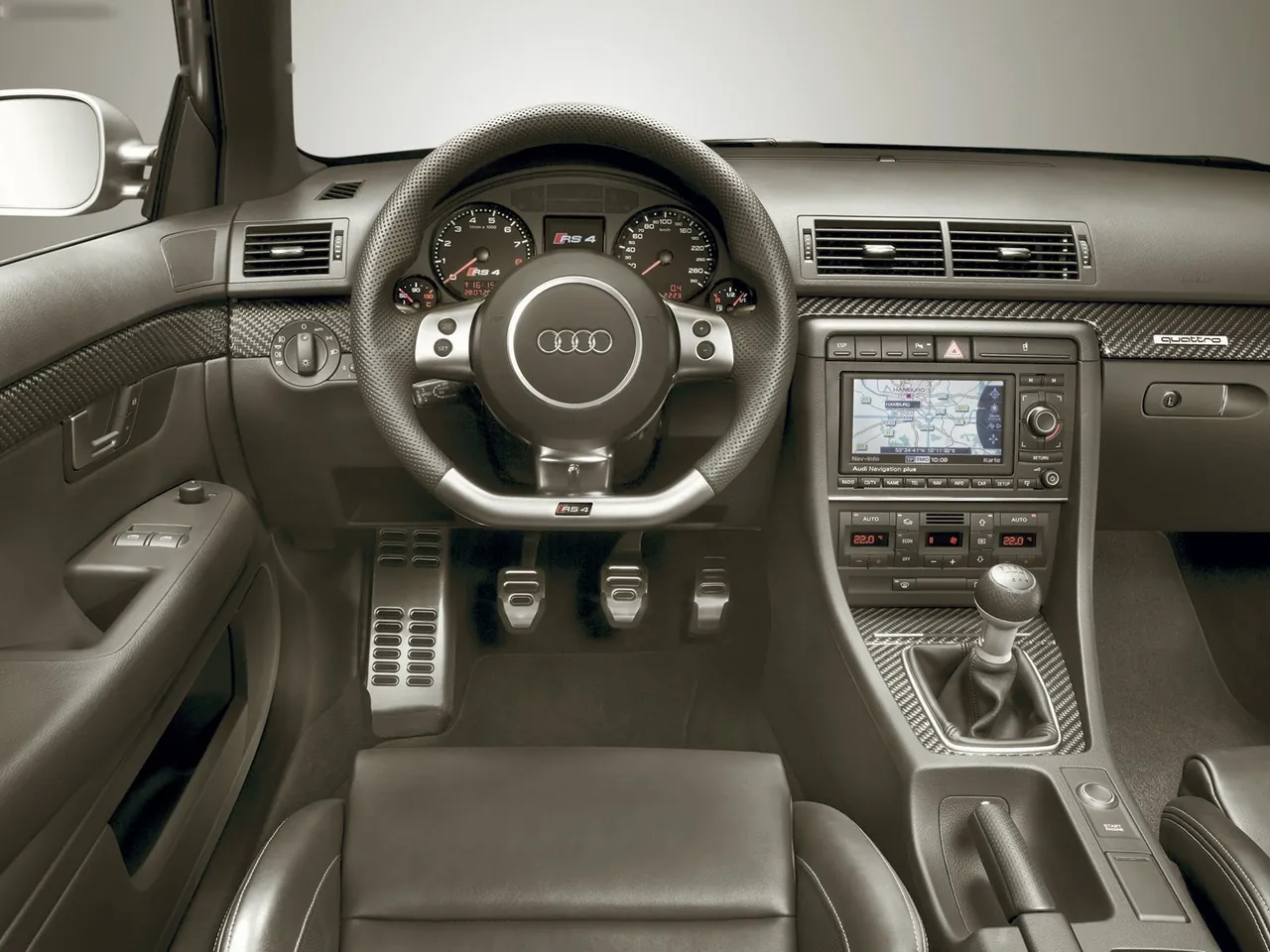 Audi RS4 (2006) – interiér
