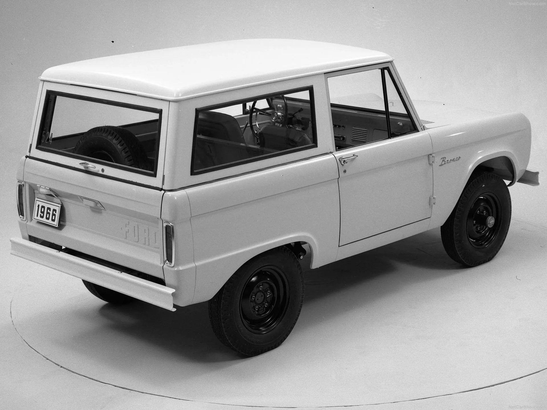 Ford Bronco (1966) – zadní tříčtvrteční pohled