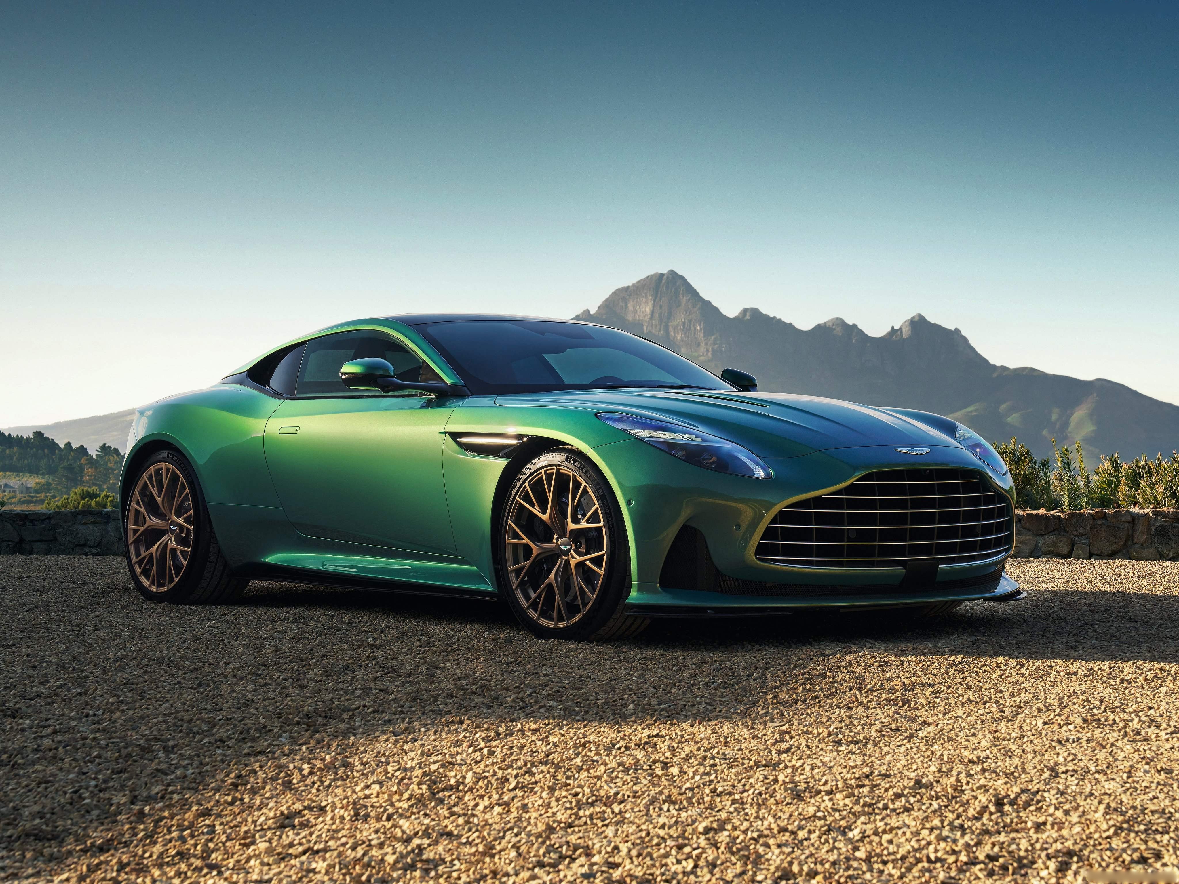 Aston Martin DB12 (2024)