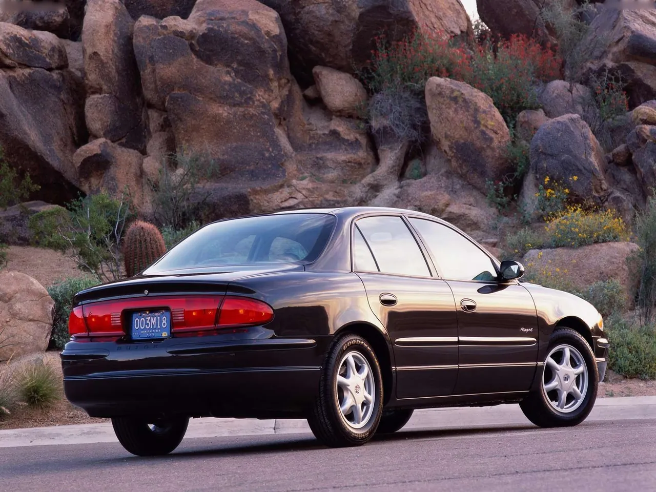 Buick Regal (2002) – zadní tříčtvrteční pohled