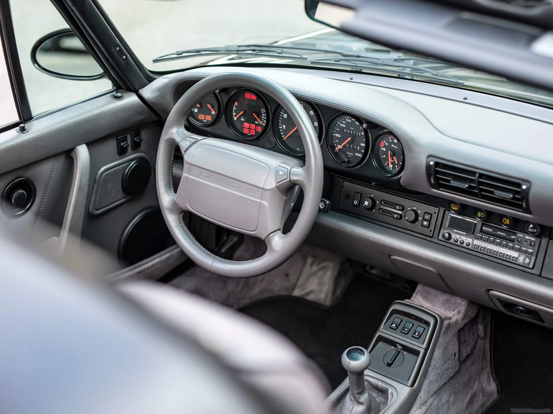 Porsche 911 Targa (1989) – interiér