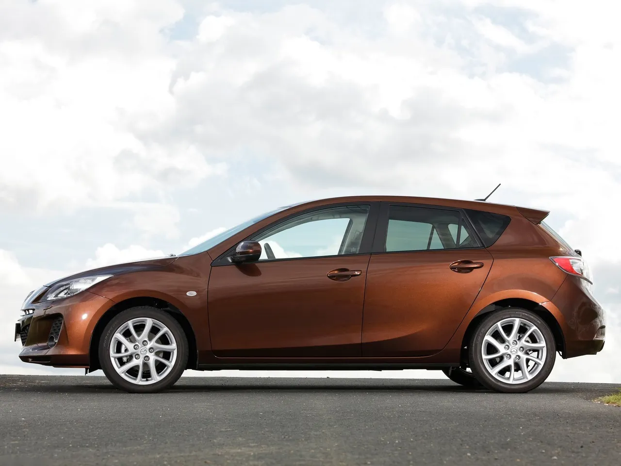 Mazda 3 (2012) – boční profil