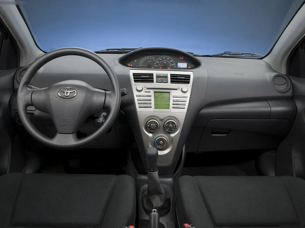 Toyota Yaris Sedan (2009) - Interior