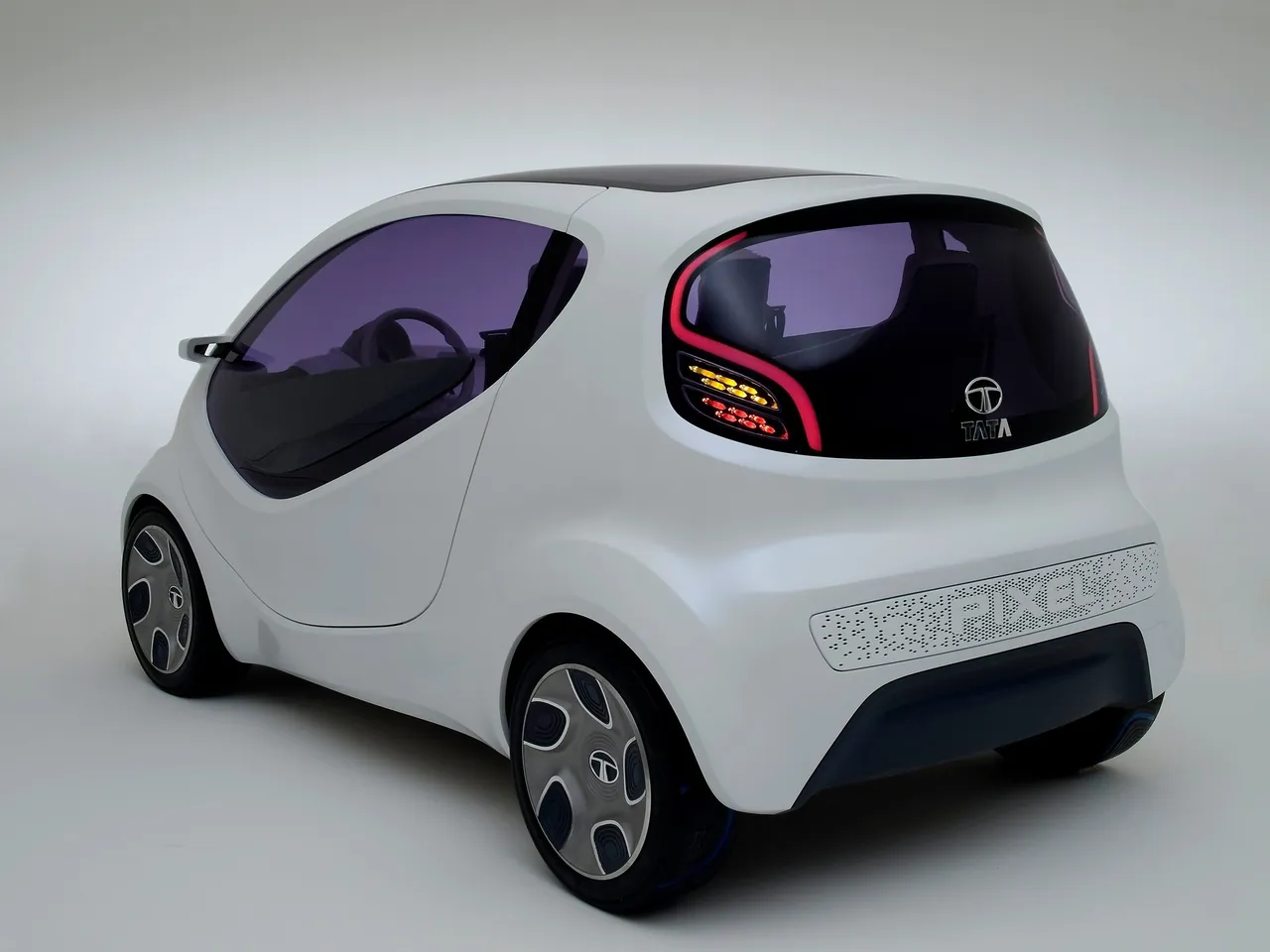 Tata Pixel Concept (2011) – zadní tříčtvrteční pohled