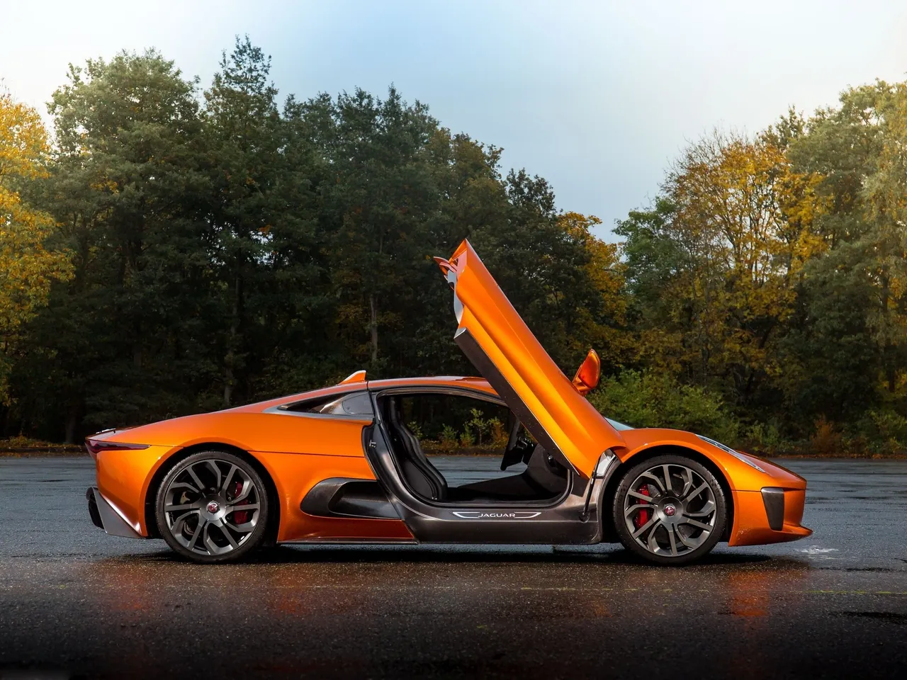 Jaguar C-X75 Bond Concept (2015) – boční profil