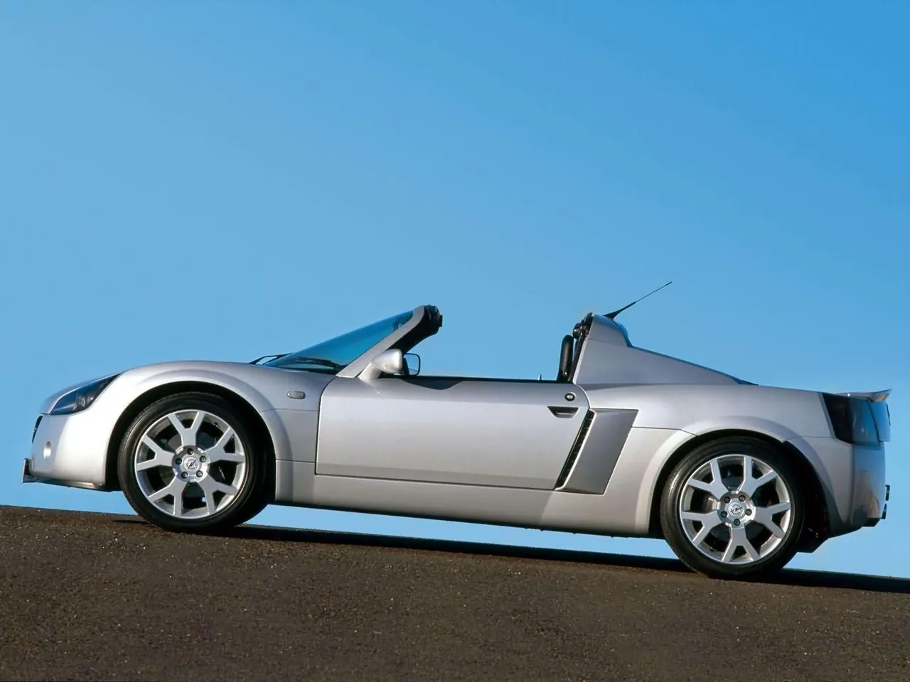 Opel Speedster Turbo (2003) – boční profil